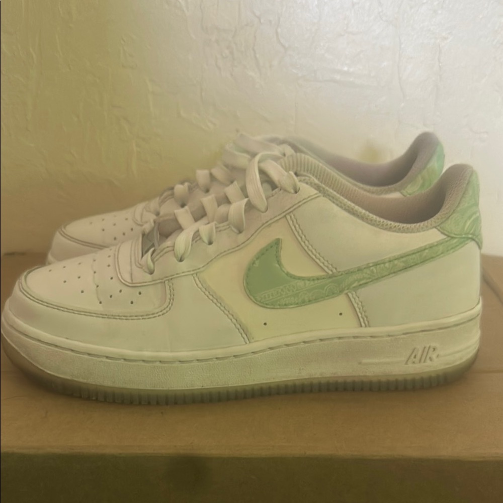 Nike White and Green Sneakers Classic Style Air Force ones